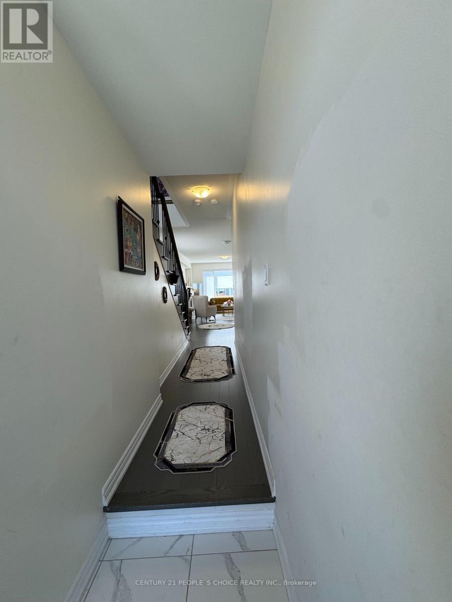 61 Valleybrook Road, Barrie, Ontario  L9J 0L6 - Photo 3 - S13645458