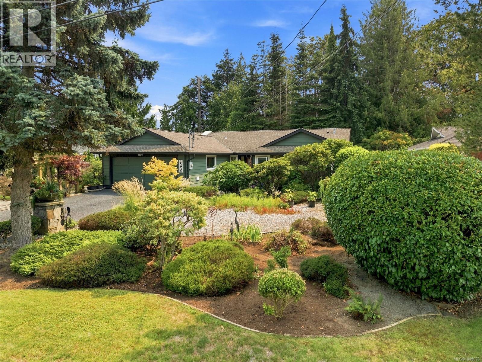 1056 Mallard Pl, Qualicum Beach, British Columbia