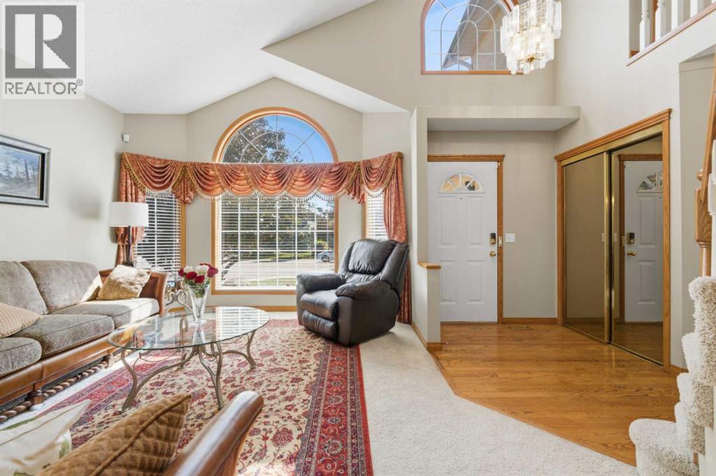 71 Woodpark Close SW, Calgary, Alberta