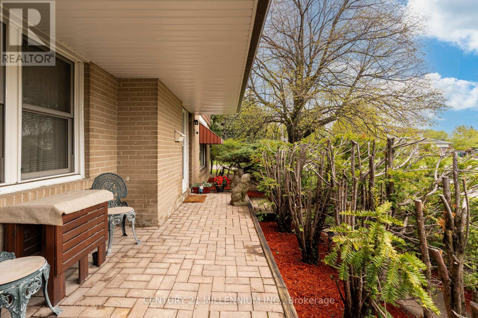 2 Durham Crescent, Brampton (Southgate), Ontario  L6T 2X6 - Photo 3 - W13645654