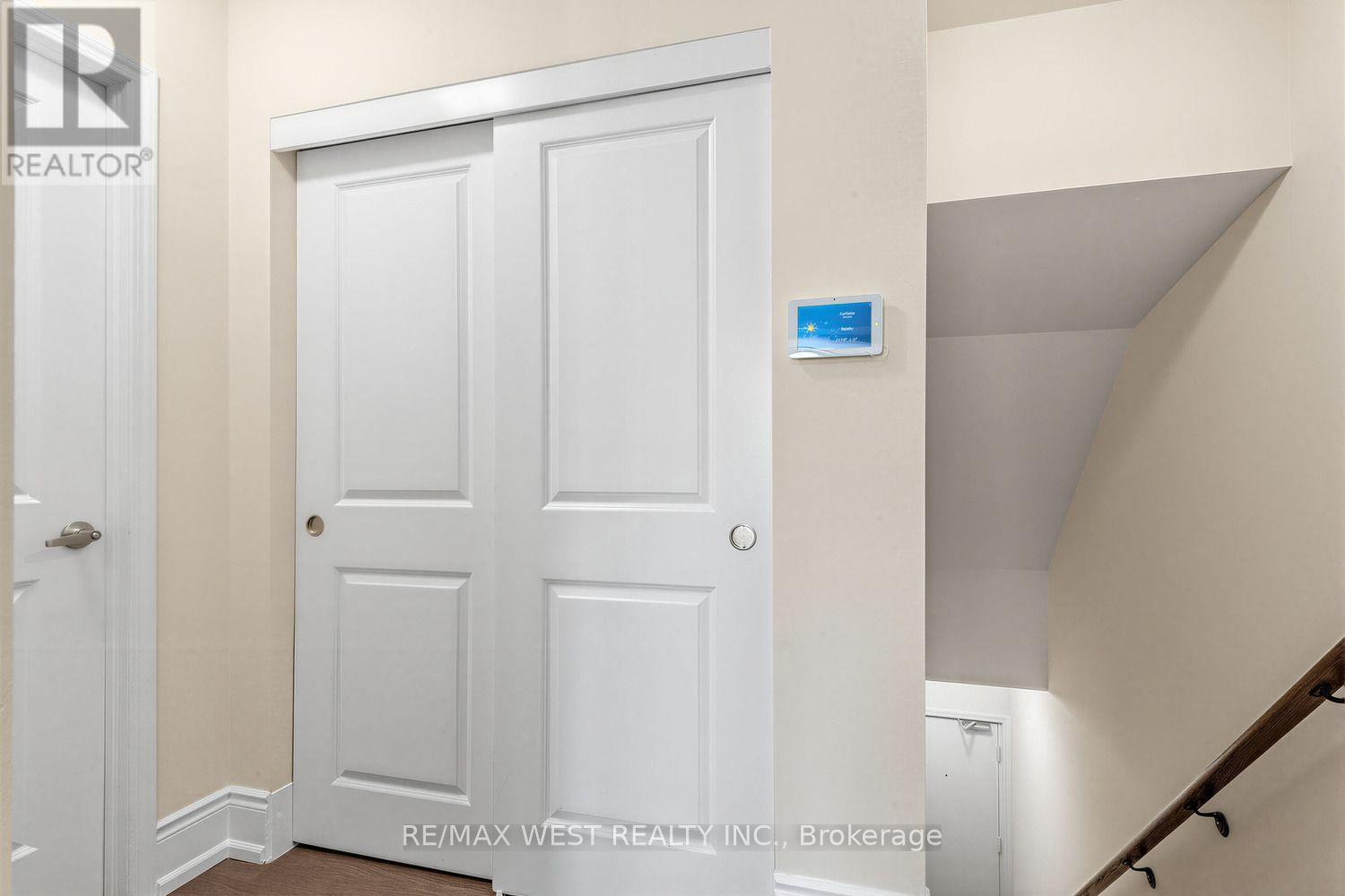 303 - 1150 Briar Hill Avenue, Toronto, Ontario  M6B 0A9 - Photo 4 - W13645674