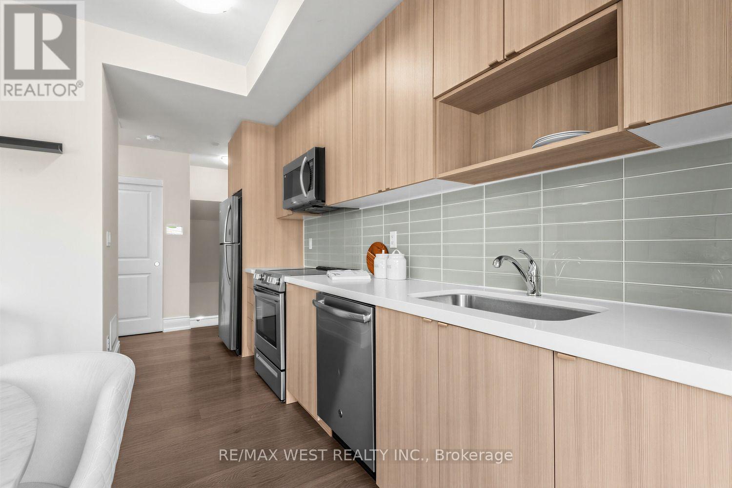303 - 1150 Briar Hill Avenue, Toronto, Ontario  M6B 0A9 - Photo 6 - W13645674