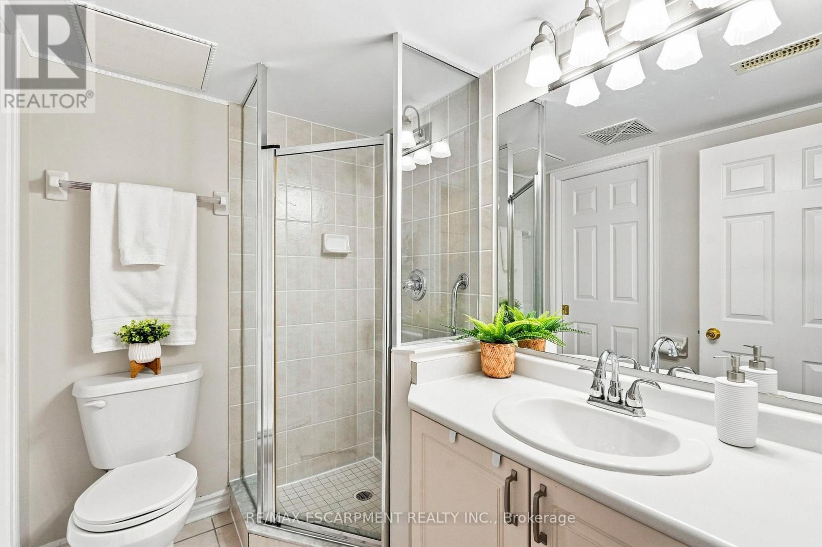 204 - 1701 Lampman Avenue, Burlington, Ontario  L7L 6R7 - Photo 17 - W13645760