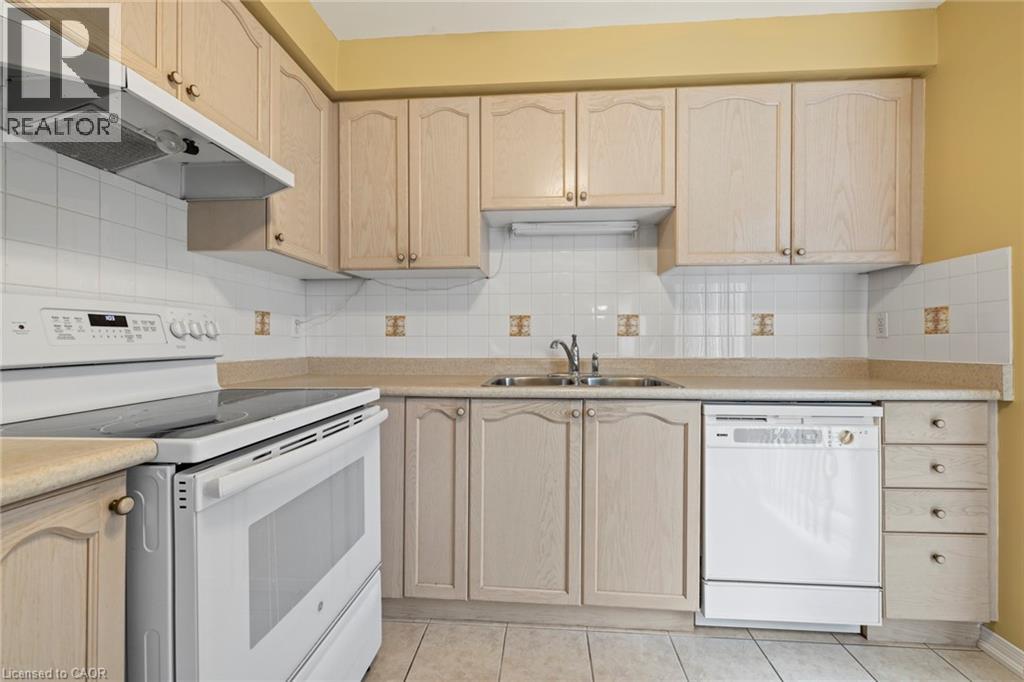 24 Kenyon Crescent Unit# 15, Grimsby, Ontario  L3M 5S4 - Photo 9 - 40811394