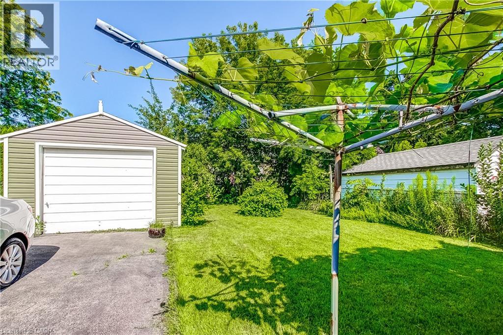 230 East 33rd Street, Hamilton, Ontario  L8V 3T6 - Photo 33 - 40852946