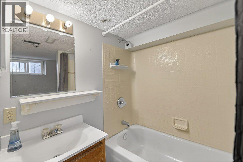 924 7a Street NW, Calgary, Alberta  T2M 3J3 - Photo 15 - A2334450
