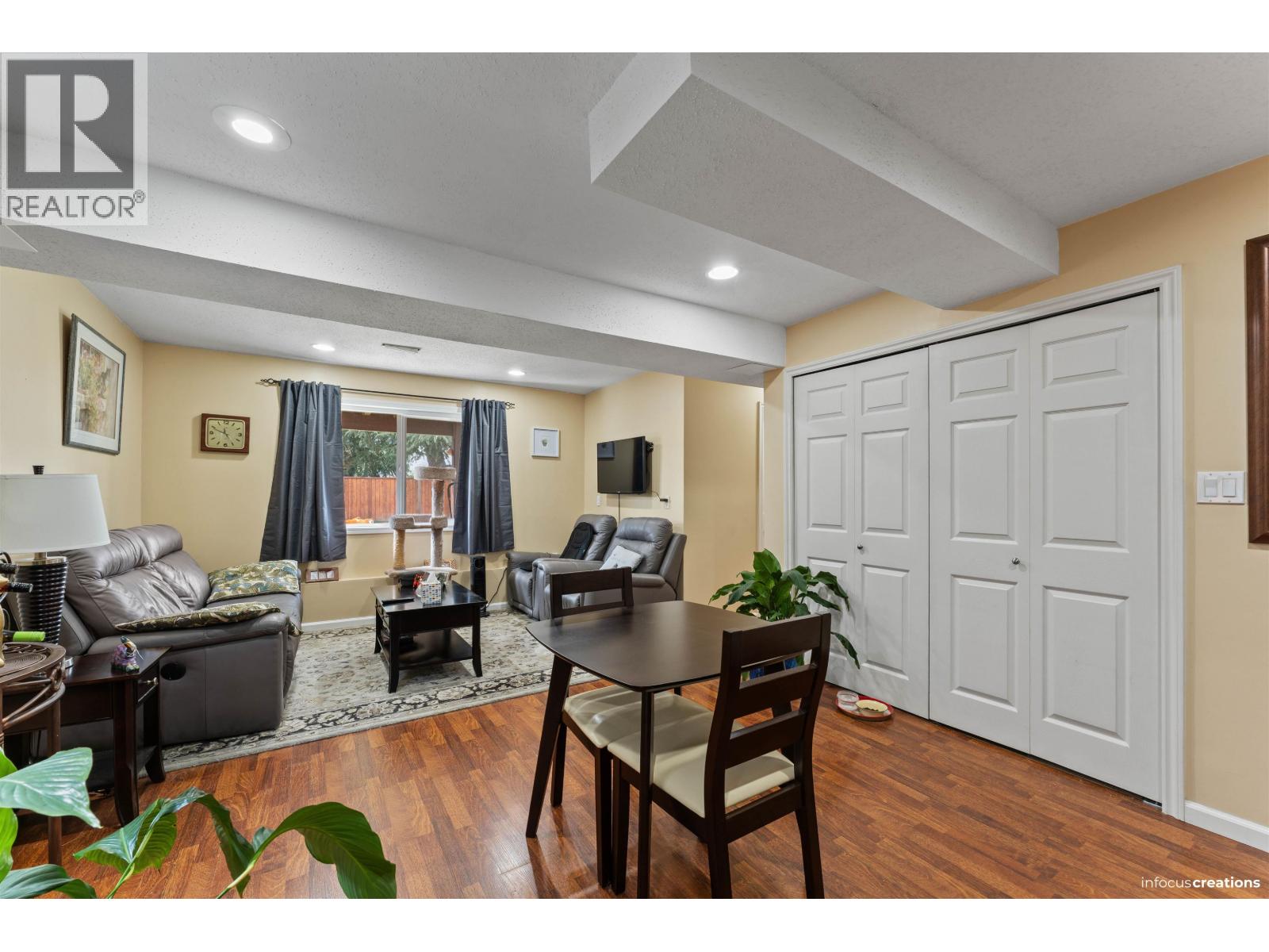 20445 Thorne Avenue, Maple Ridge, British Columbia  V2X 8V1 - Photo 3 - R3150081