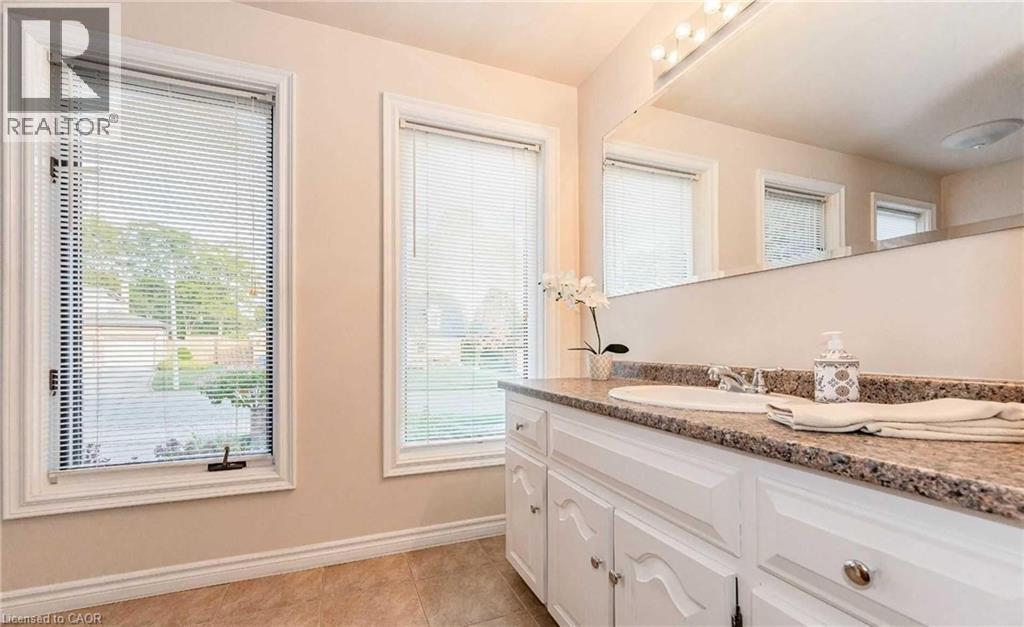 28 Walnut Drive, Guelph, Ontario  N1E 4B3 - Photo 13 - 40853700