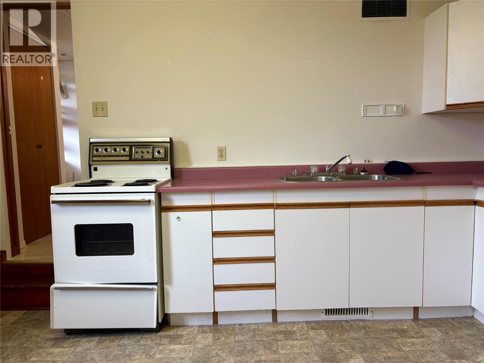 331 10th Avenue S, Cranbrook, British Columbia  V1C 2N5 - Photo 28 - 10378865