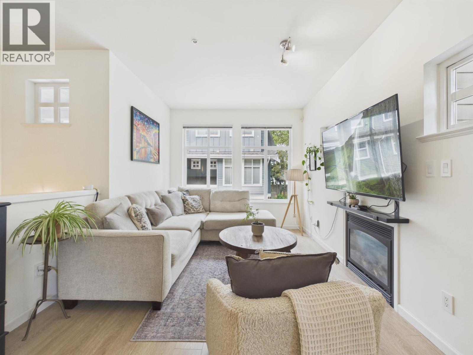 57 935 Ewen Avenue, New Westminster, British Columbia  V3M 0A1 - Photo 1 - R3153321