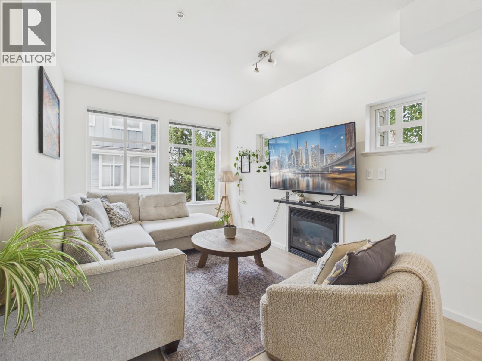 57 935 Ewen Avenue, New Westminster, British Columbia  V3M 0A1 - Photo 2 - R3153321