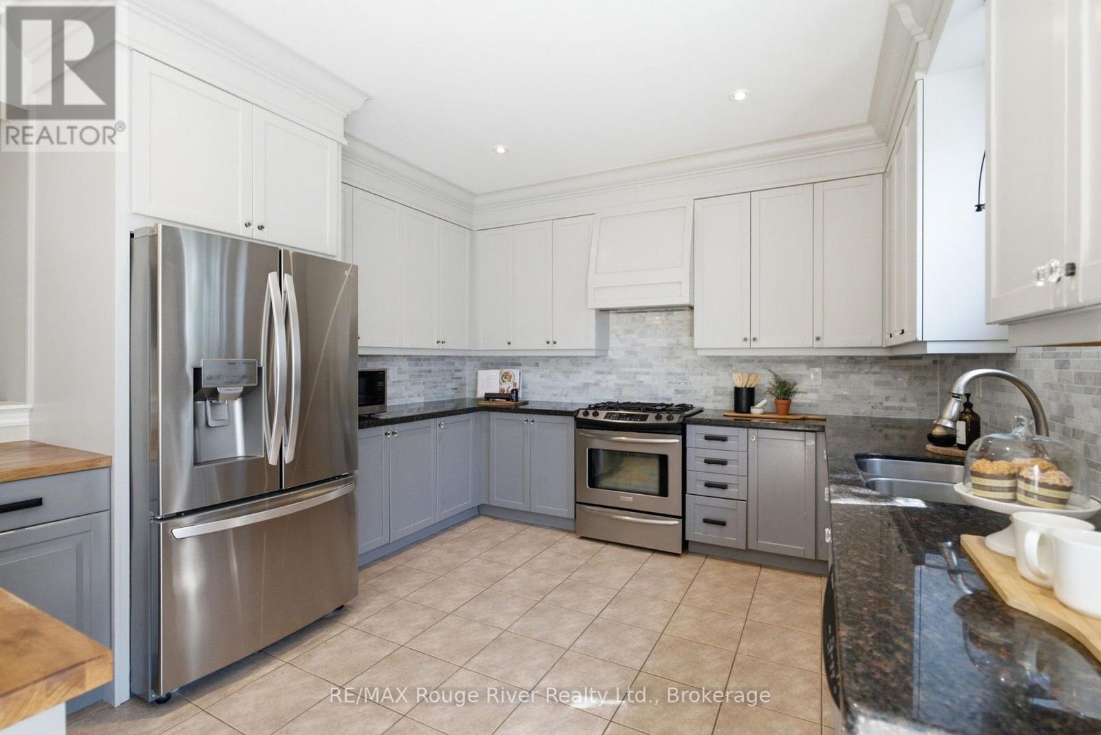 18 Rainbow Crescent, Whitby, Ontario  L1M 2N6 - Photo 12 - E13645710