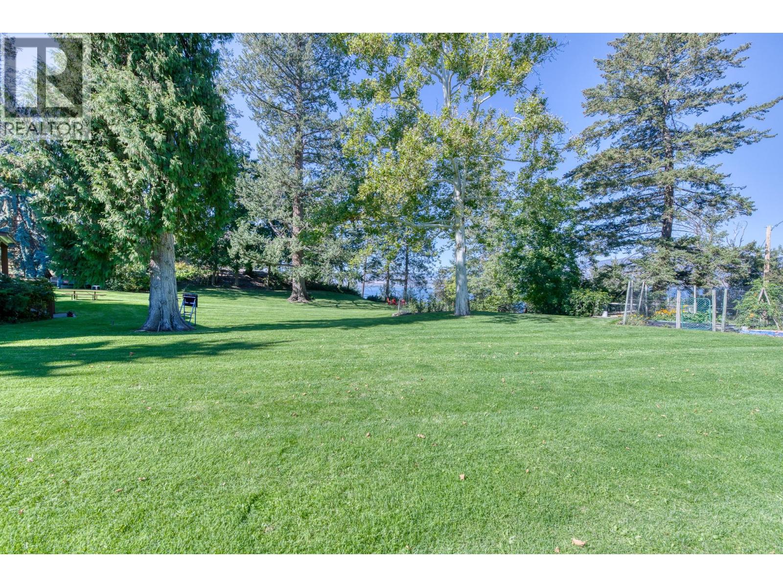 4852-4858 Lakeshore Road, Kelowna, British Columbia  V1W 4H7 - Photo 8 - 10397006