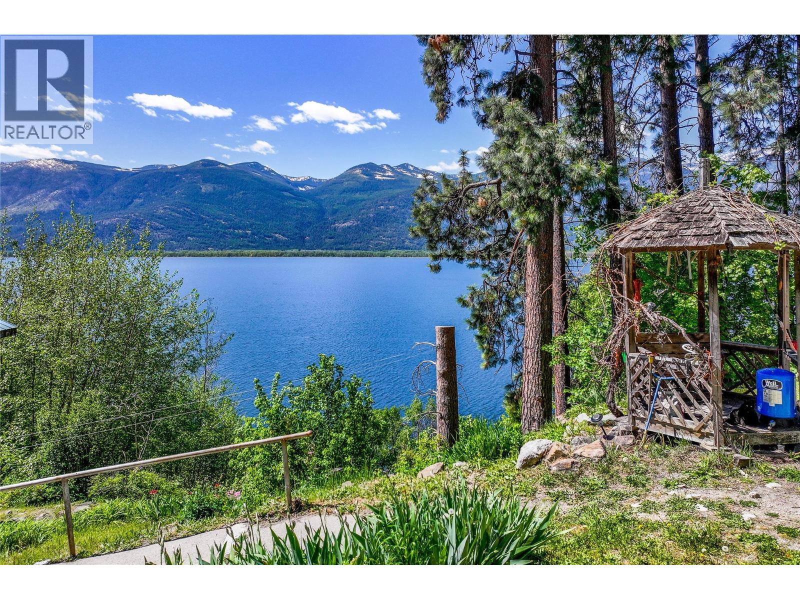 8281 Hwy 3a, Sirdar, British Columbia  V0B 2C0 - Photo 17 - 10385236