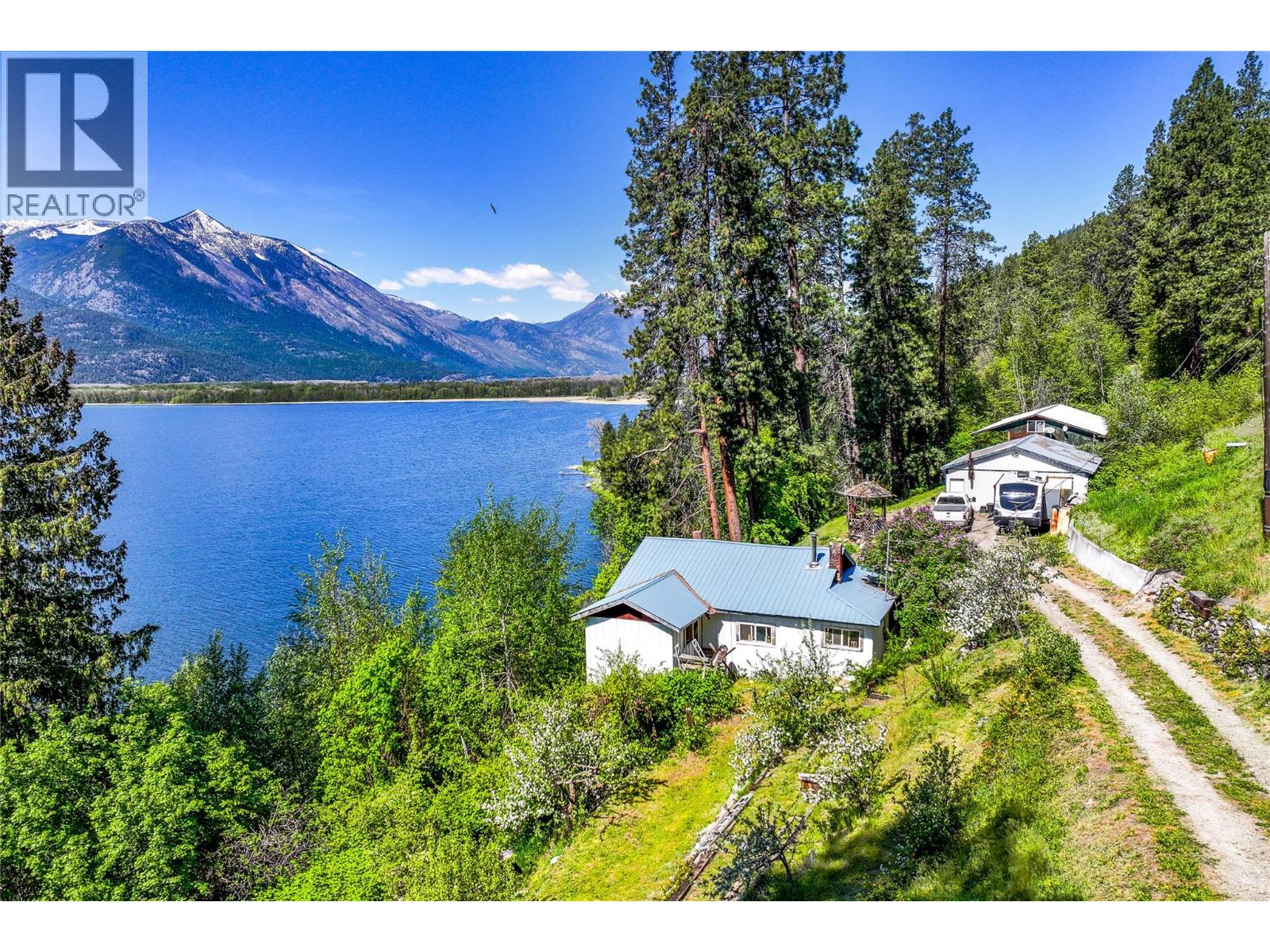 8281 HWY 3A, Sirdar, British Columbia