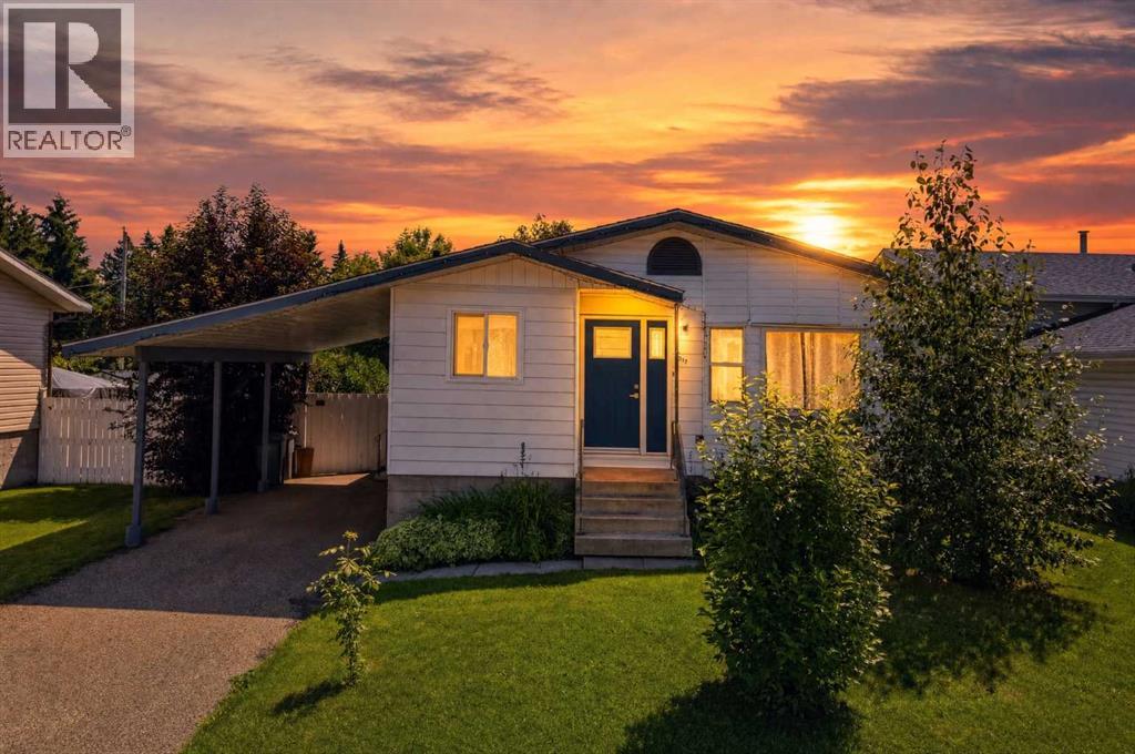 5017 61 Avenue Close, Ponoka, Alberta  T4J 1E7 - Photo 2 - A2327589