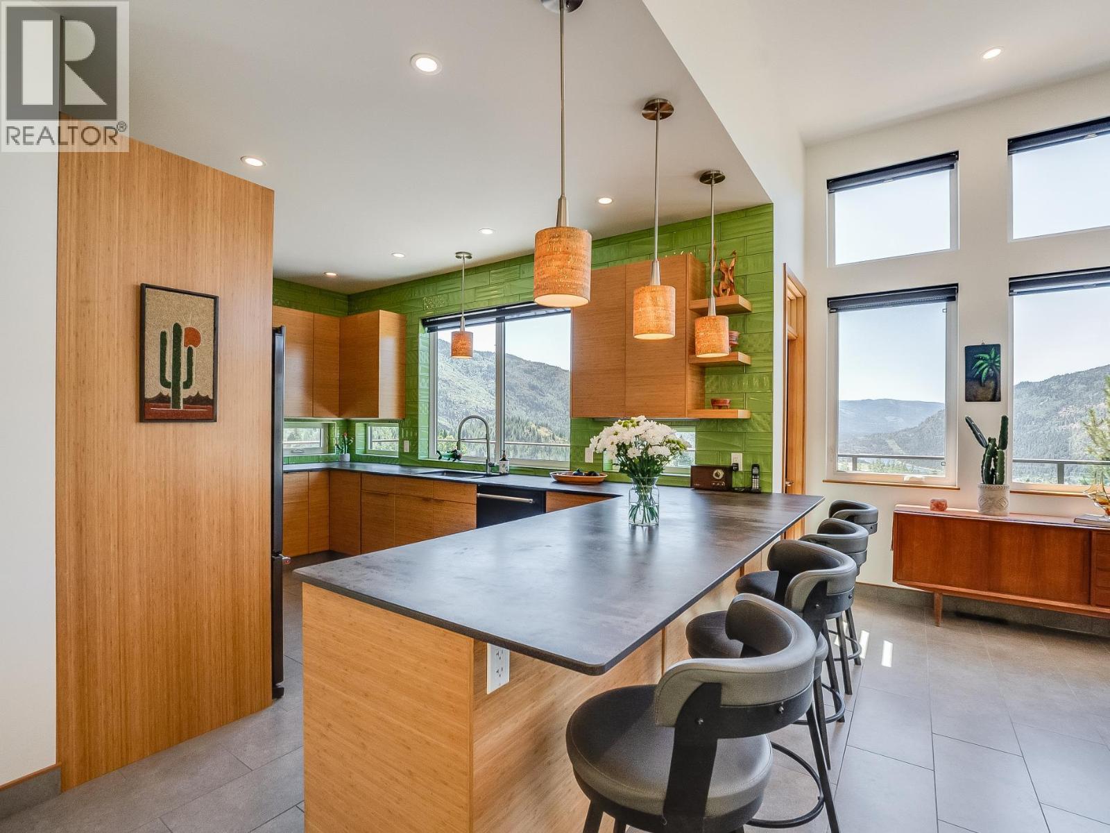 160 10th Avenue, Montrose, British Columbia  V0G 1P0 - Photo 10 - 10394364