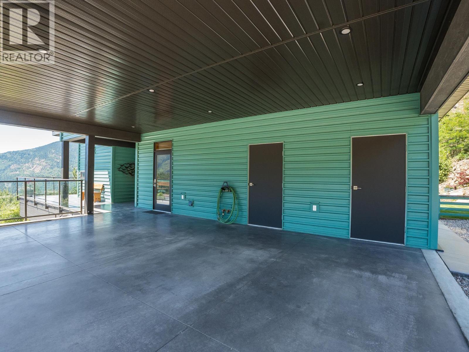 160 10th Avenue, Montrose, British Columbia  V0G 1P0 - Photo 6 - 10394364
