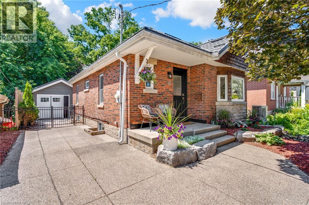 18 WEST RIVER Street, Paris, Ontario
