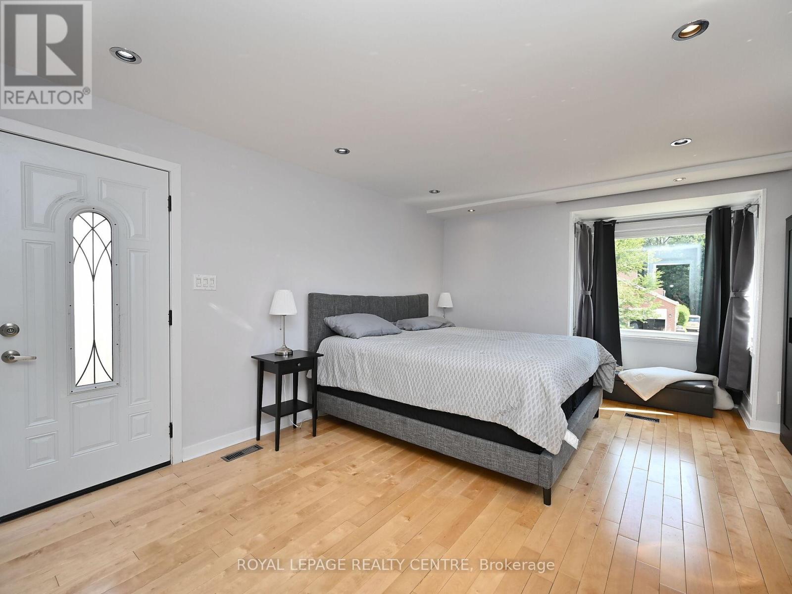 1221 Kos Boulevard, Mississauga, Ontario  L5J 4L3 - Photo 12 - W13645820