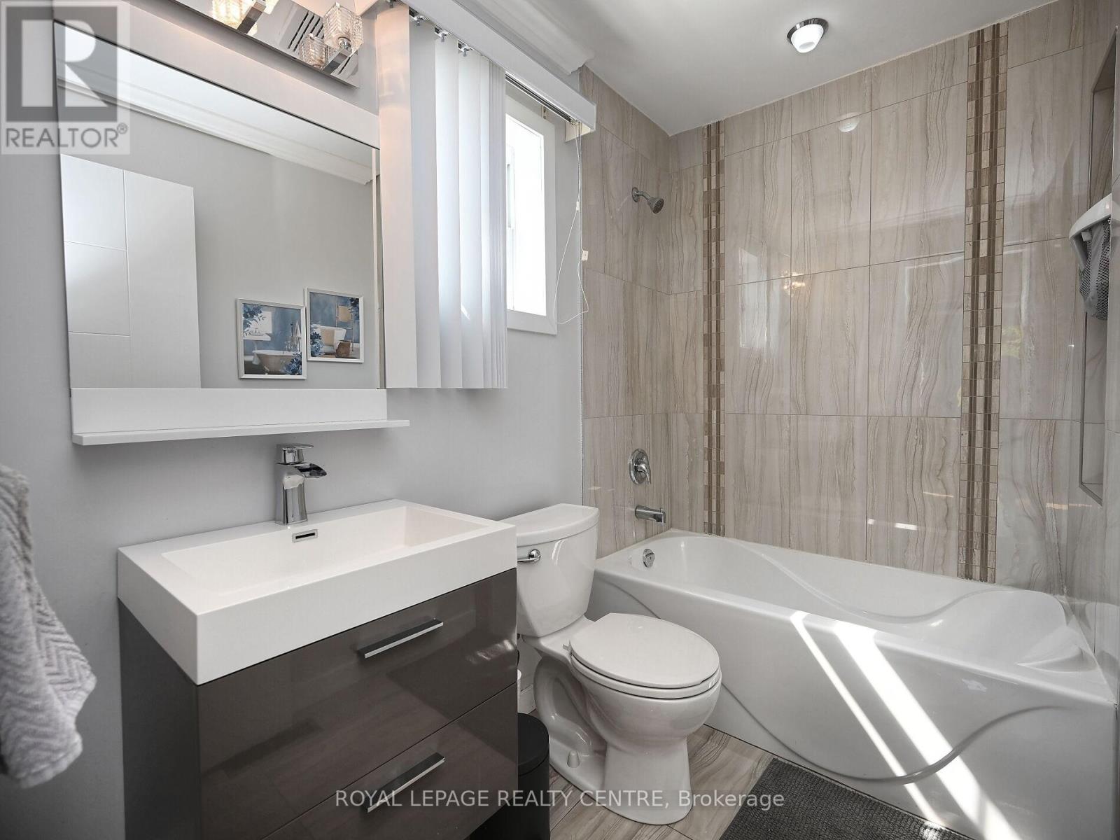 1221 Kos Boulevard, Mississauga, Ontario  L5J 4L3 - Photo 14 - W13645820