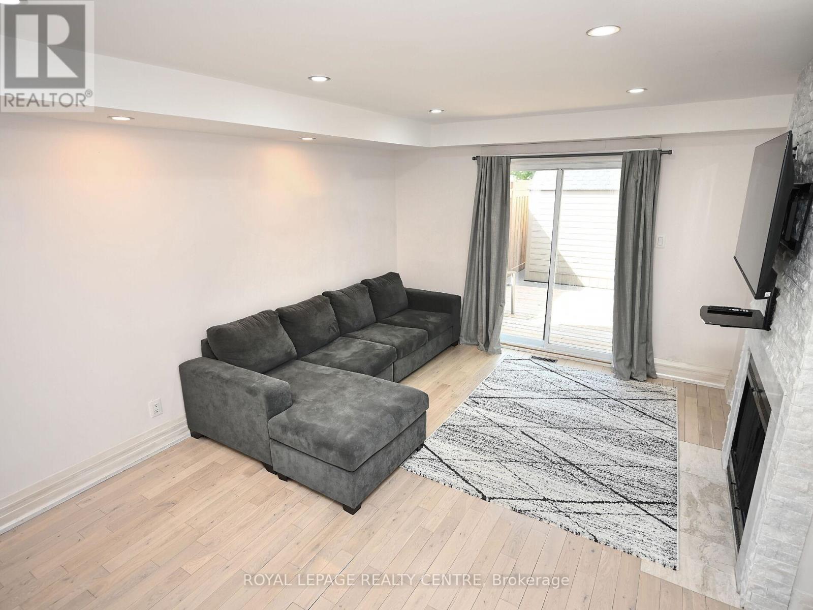 1221 Kos Boulevard, Mississauga, Ontario  L5J 4L3 - Photo 7 - W13645820
