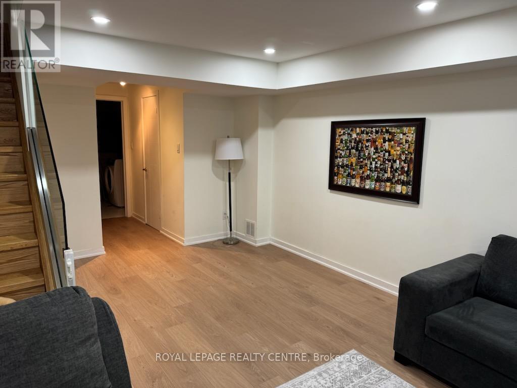 1221 Kos Boulevard, Mississauga, Ontario  L5J 4L3 - Photo 9 - W13645820