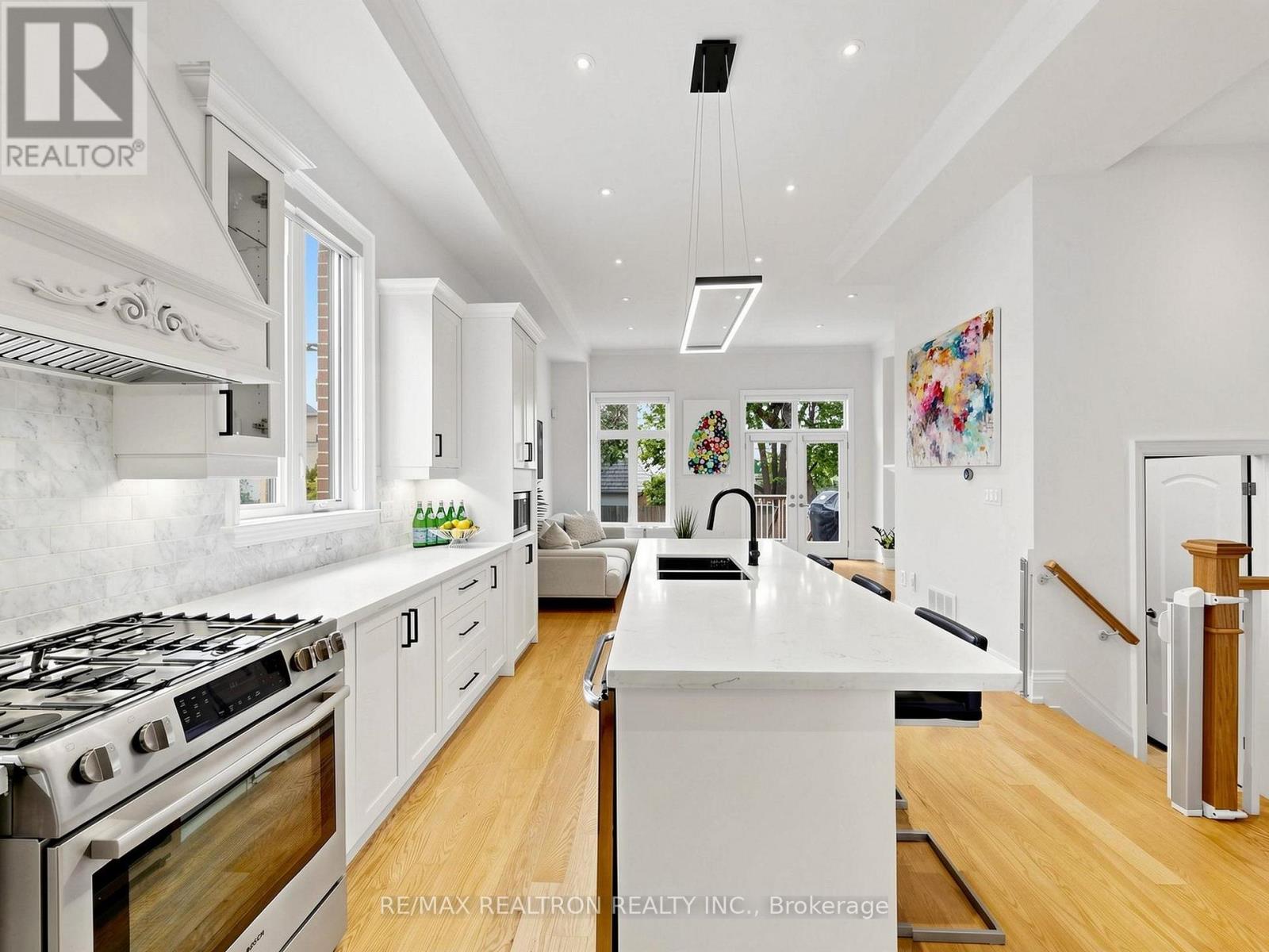 402 Glen Park Avenue, Toronto, Ontario  M6B 2E5 - Photo 16 - W13645842