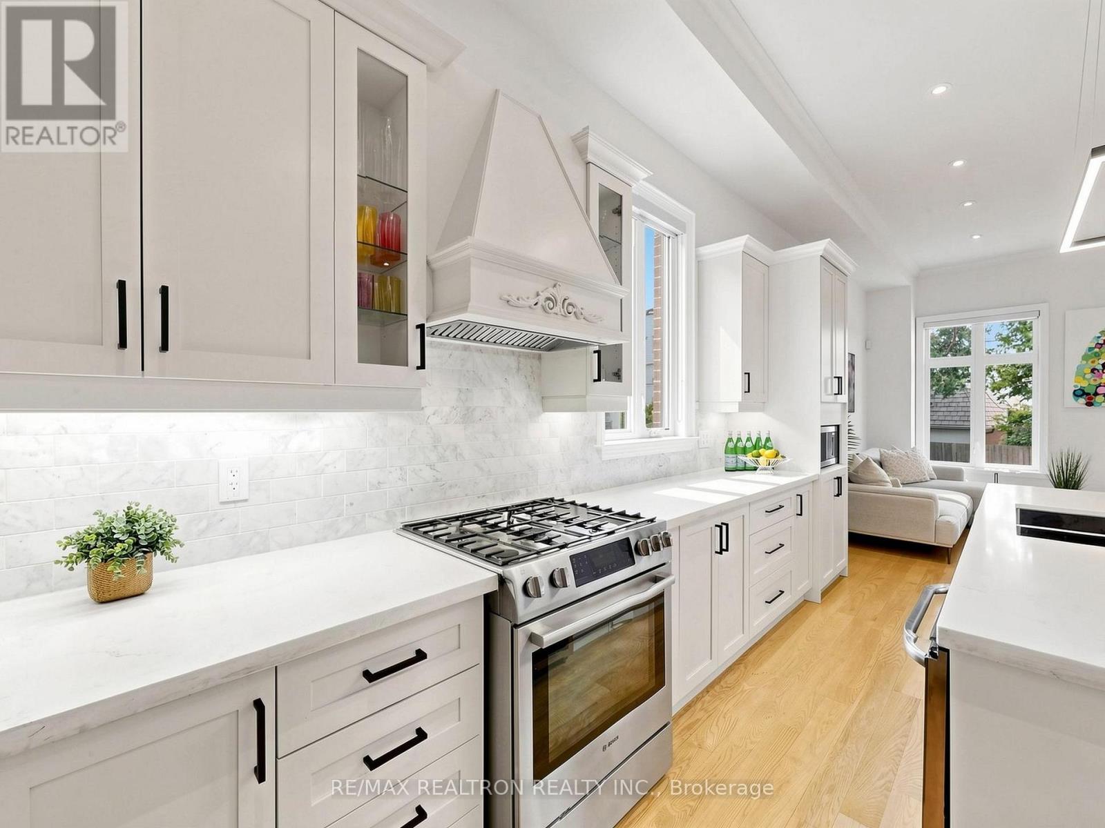 402 Glen Park Avenue, Toronto, Ontario  M6B 2E5 - Photo 18 - W13645842