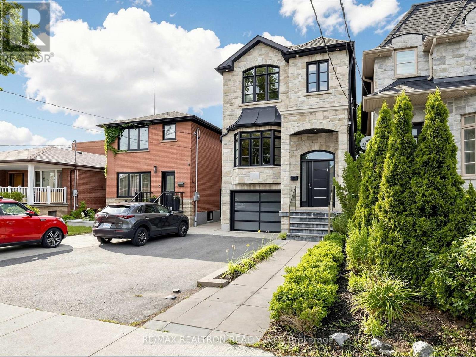 402 Glen Park Avenue, Toronto, Ontario  M6B 2E5 - Photo 3 - W13645842