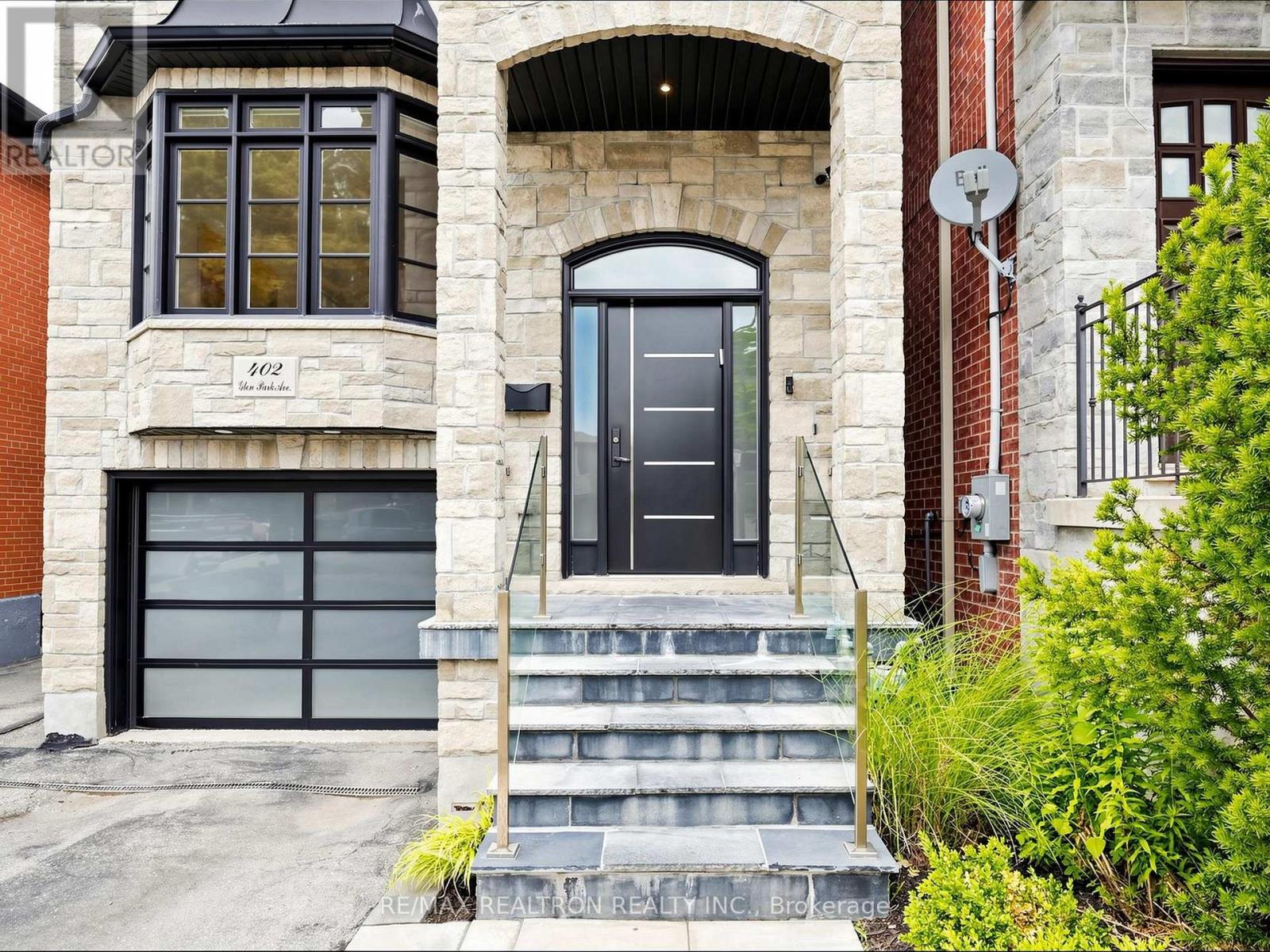 402 Glen Park Avenue, Toronto, Ontario  M6B 2E5 - Photo 4 - W13645842