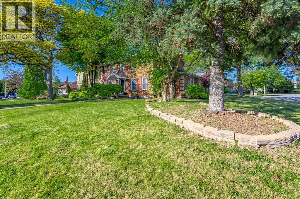 706 ESSER CRESCENT Sarnia Ontario Canada N7S5W6 3
