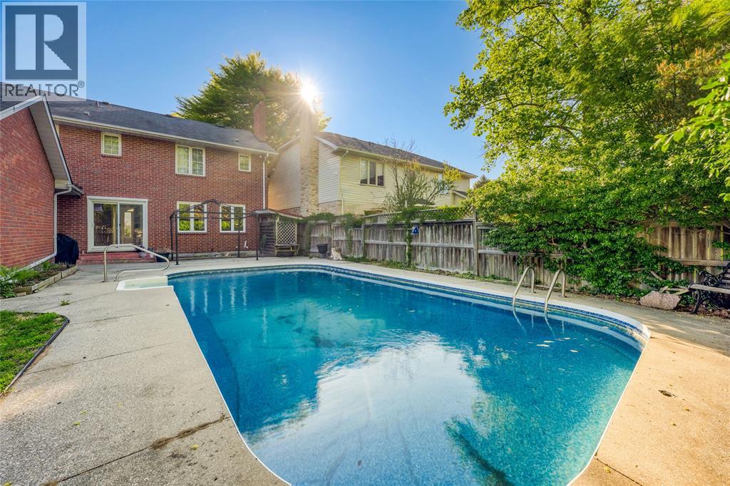 706 ESSER CRESCENT Sarnia Ontario Canada N7S5W6 5
