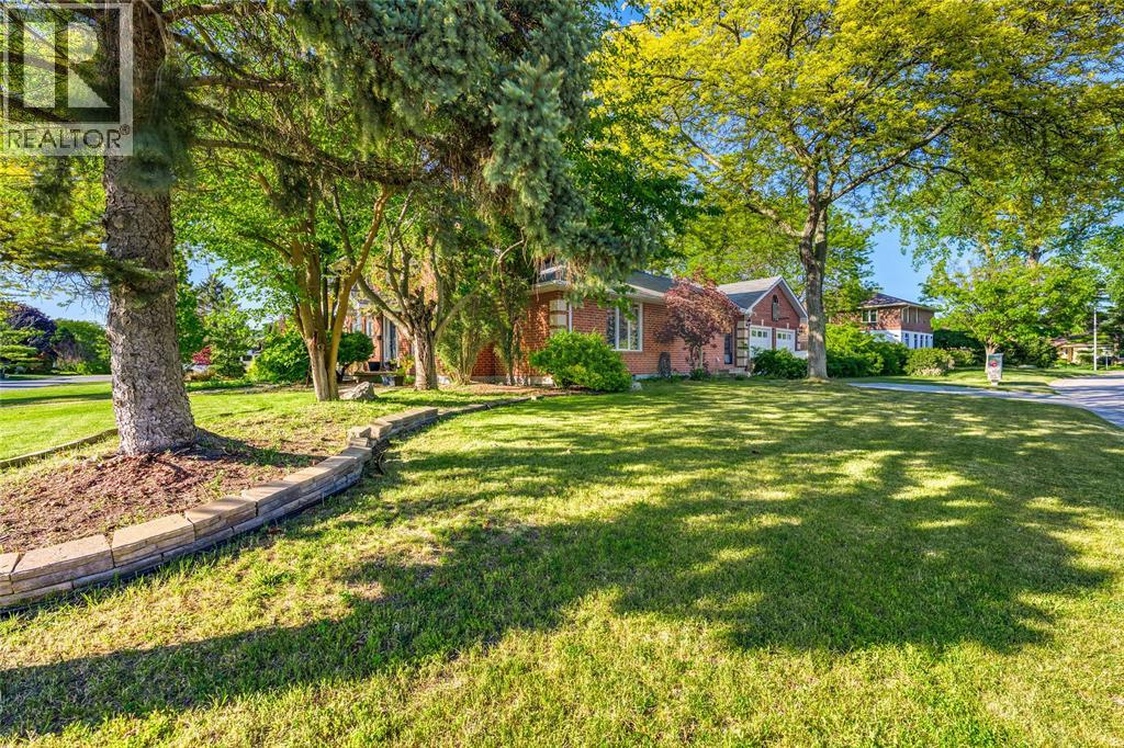 706 ESSER CRESCENT Sarnia Ontario Canada N7S5W6 4