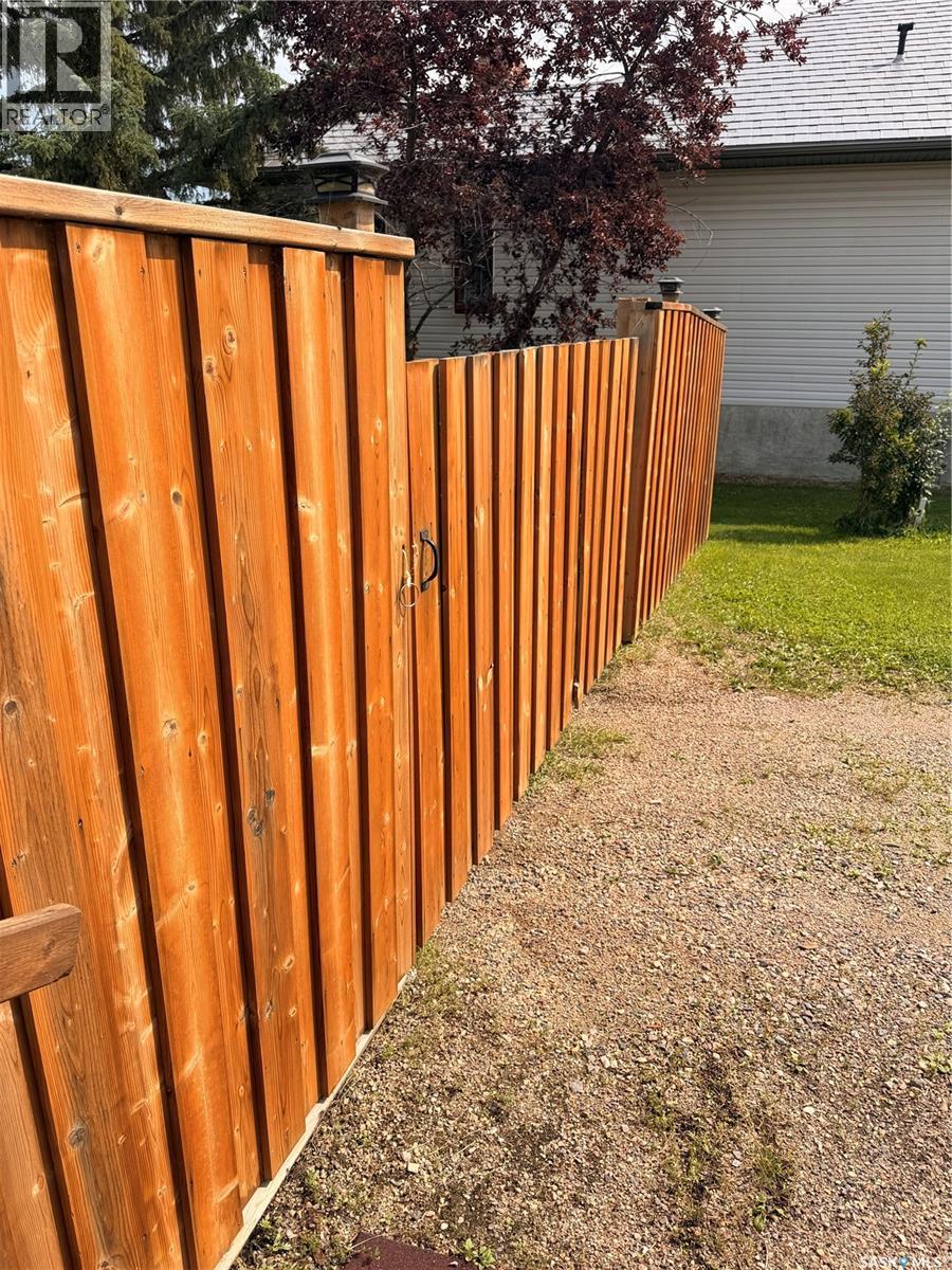 415 9th Avenue E, Meadow Lake, Saskatchewan  S9X 1H1 - Photo 7 - SK044661