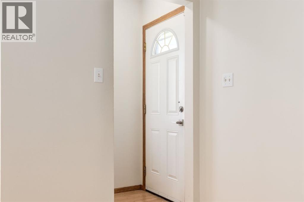 2024 43 Street Se, Calgary, Alberta  T2B 1H4 - Photo 3 - A2324699