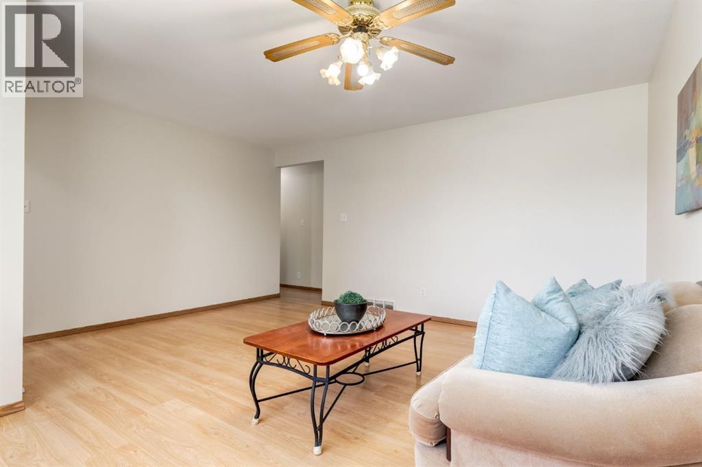 2024 43 Street Se, Calgary, Alberta  T2B 1H4 - Photo 5 - A2324699