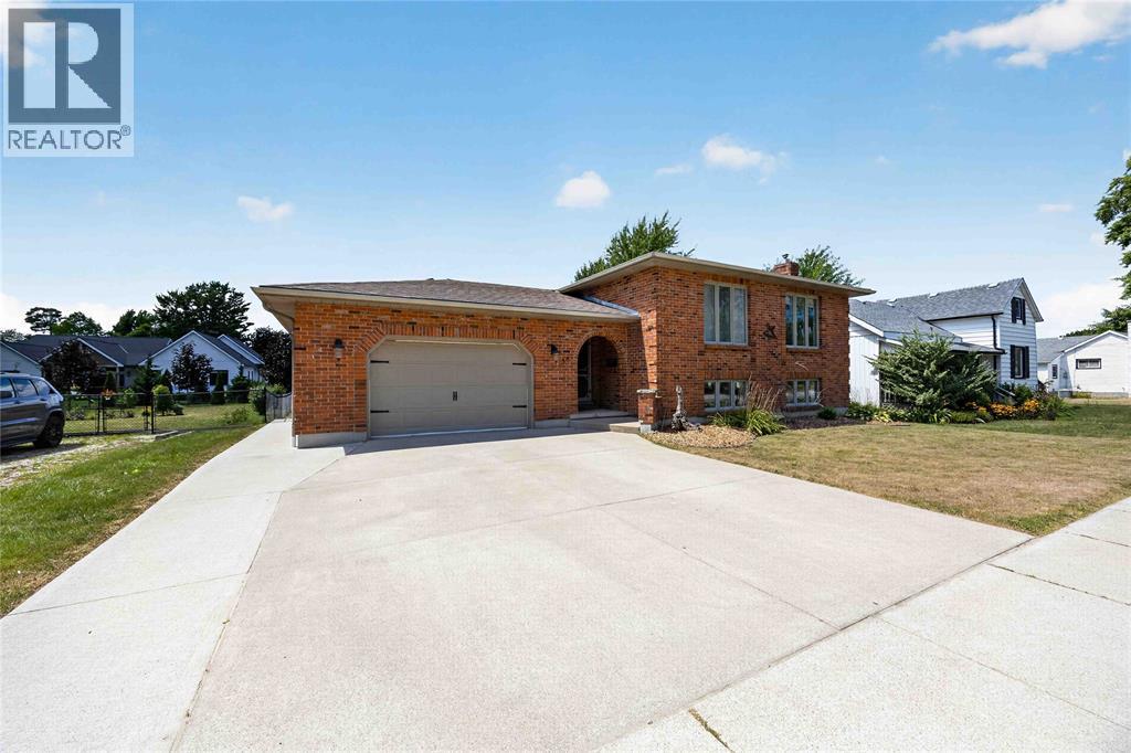 36 UNION STREET Lambton Shores Ontario Canada N0N1J0 3