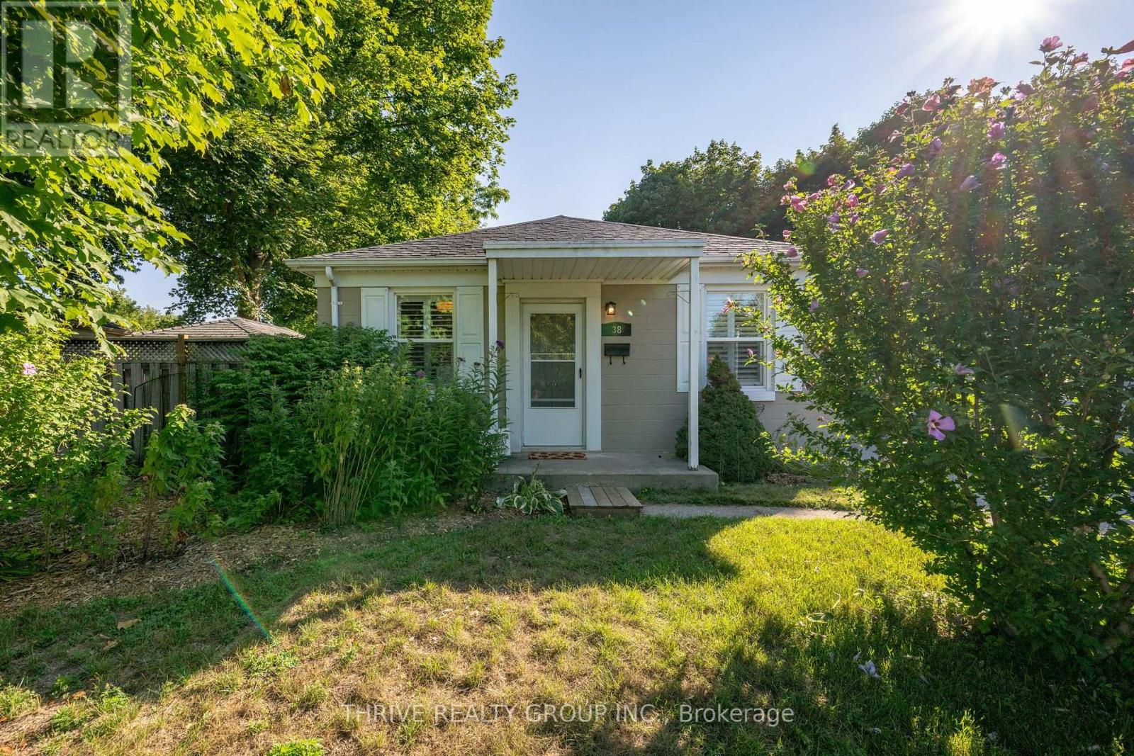 38 BELLWOOD CRESCENT, London East, Ontario