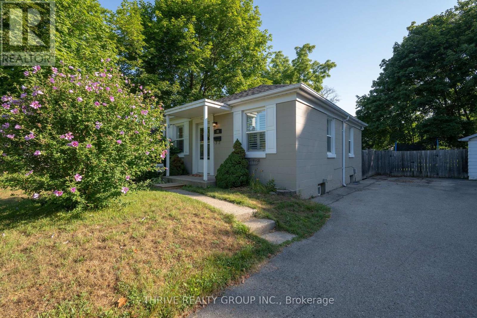 38 Bellwood Crescent, London East, Ontario N5Y 2C5 - Photo 3 - X13646028