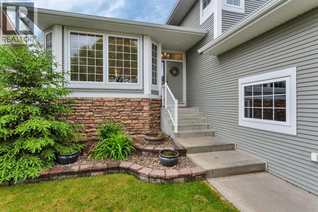 33 Walker Boulevard, Red Deer, Alberta  T4L 7E4 - Photo 5 - A2320008