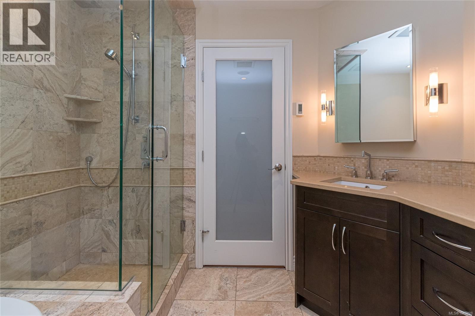 1184 Clovelly Terr, Saanich, British Columbia  V8P 1V6 - Photo 33 - 1043128