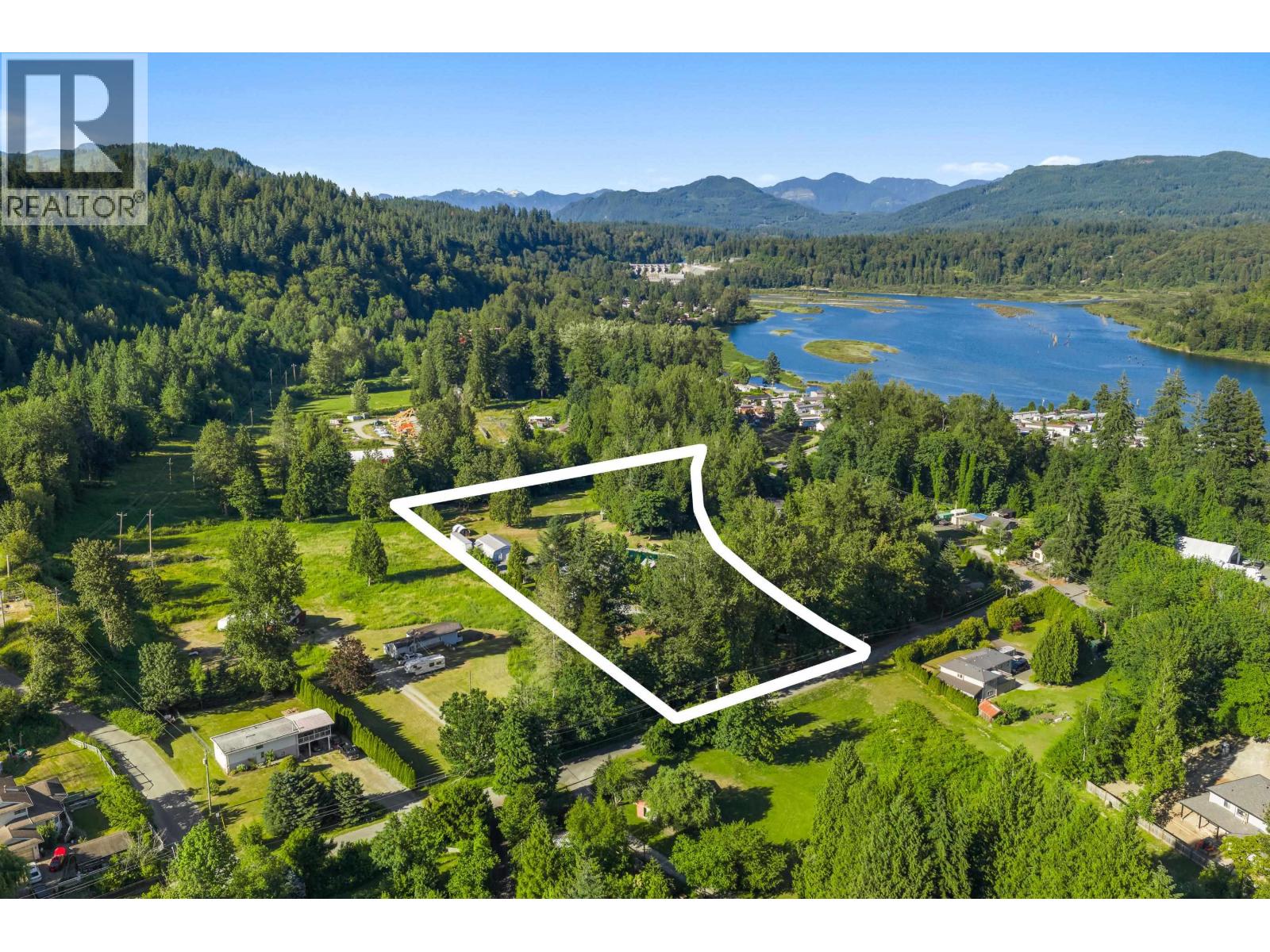 28675 98 Avenue, Maple Ridge, British Columbia  V2W 1K9 - Photo 2 - R3138351