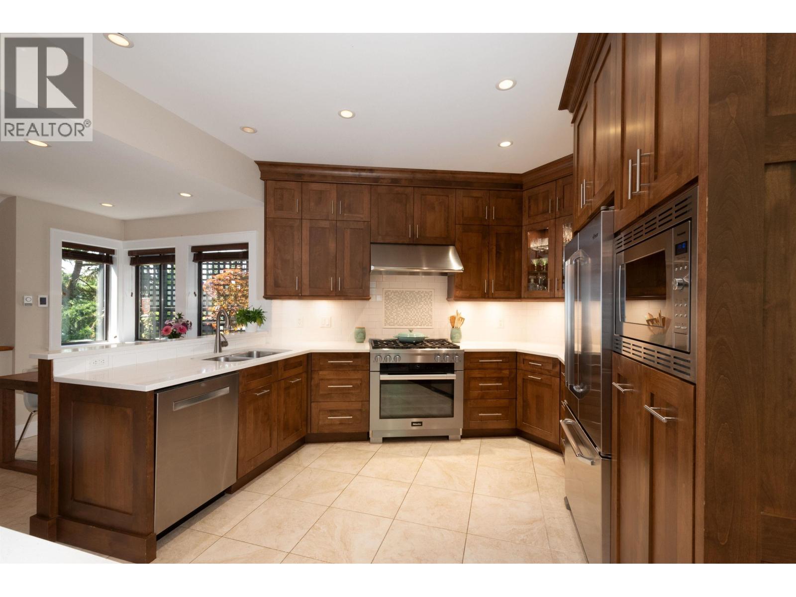 2643 Panorama Drive, North Vancouver, British Columbia  V7G 1V7 - Photo 5 - R3126899