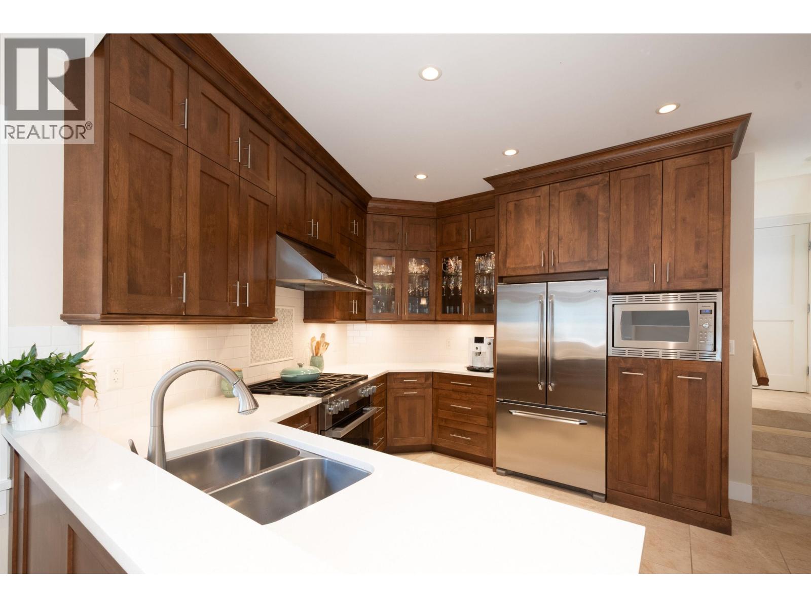 2643 Panorama Drive, North Vancouver, British Columbia  V7G 1V7 - Photo 4 - R3126899