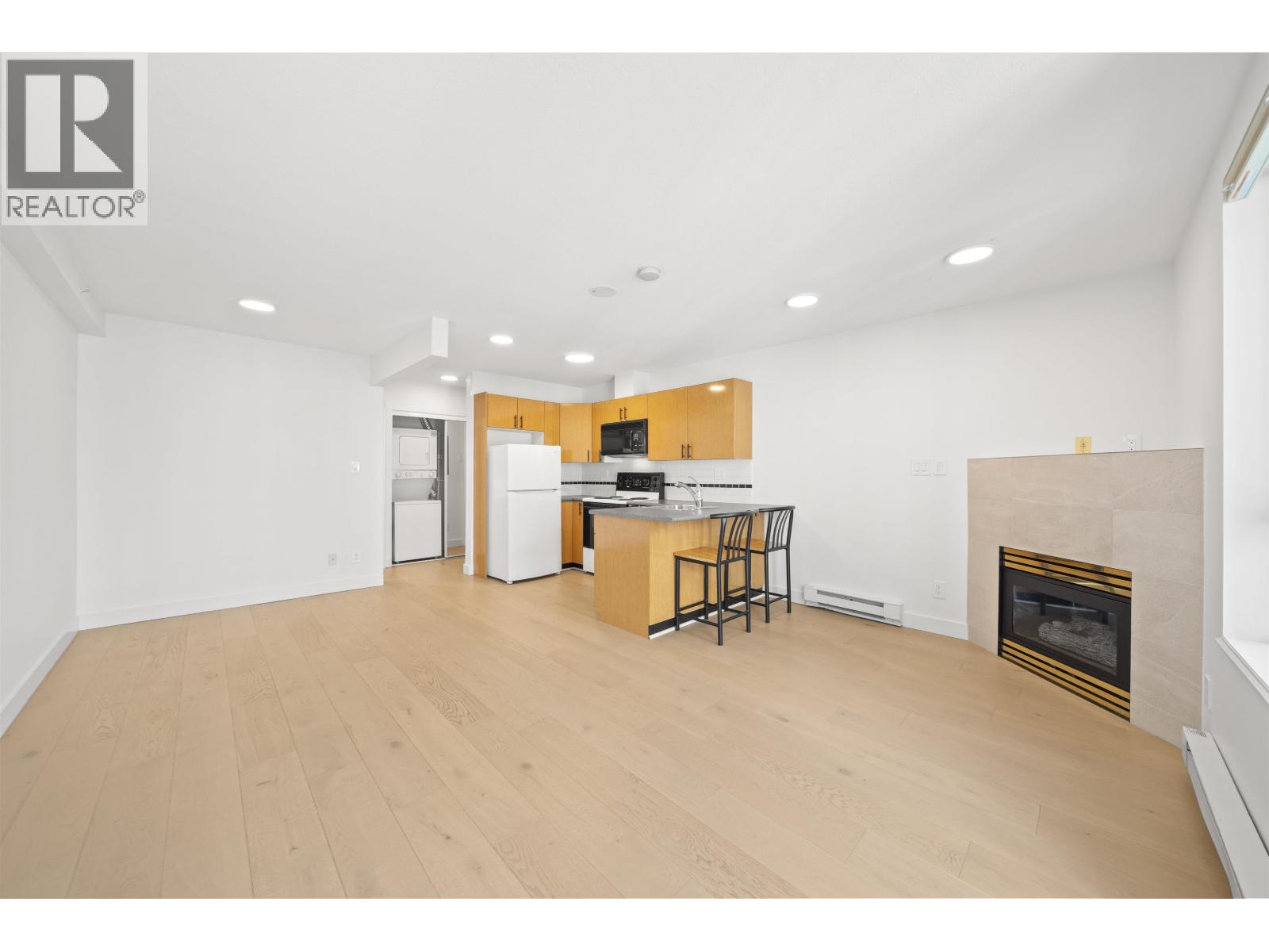 1610 939 Homer Street, Vancouver, British Columbia  V6B 2W6 - Photo 2 - R3150101