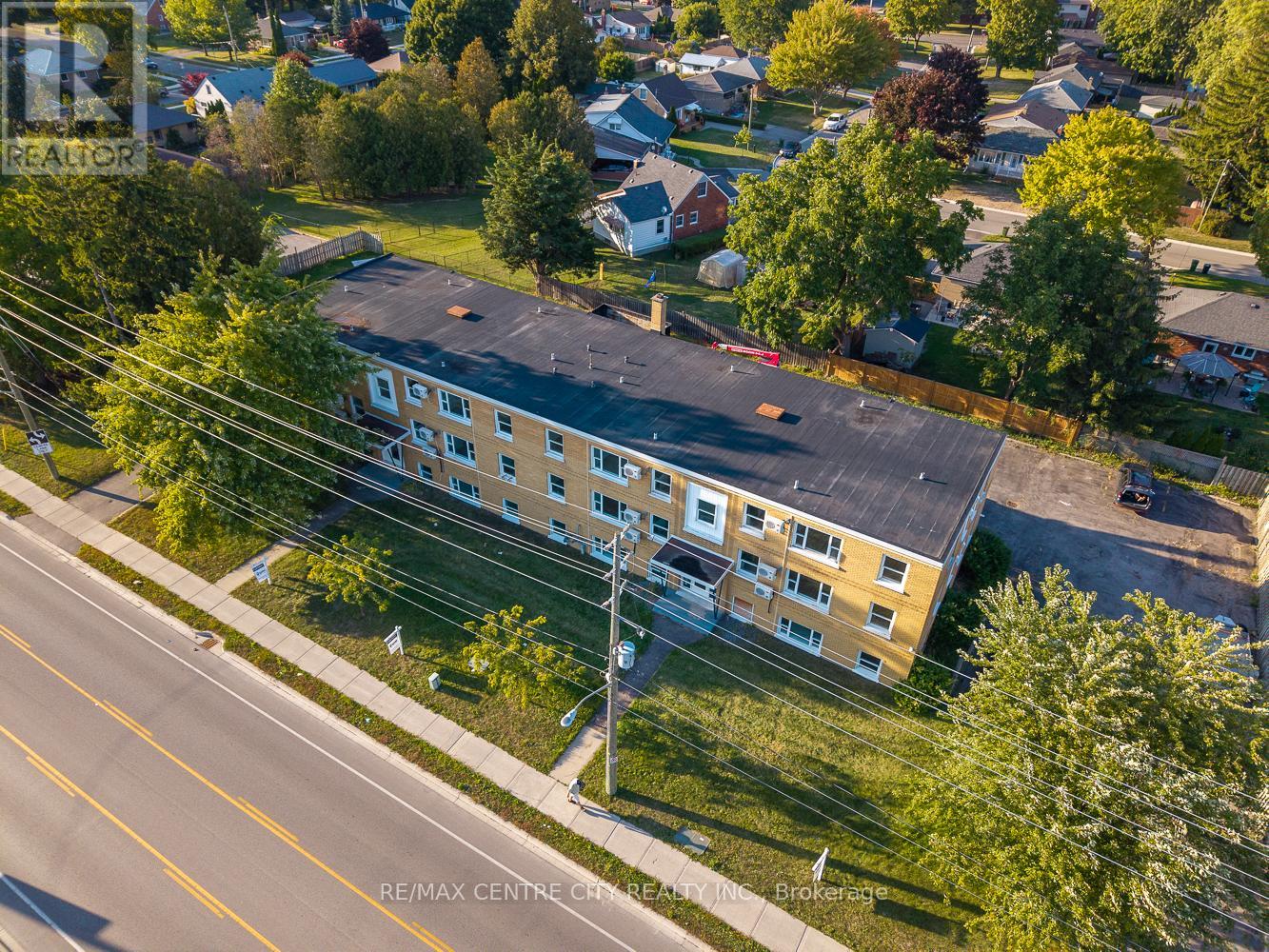 11 - 232 Elm Street, St. Thomas, Ontario  N5R 1J5 - Photo 4 - X12542582