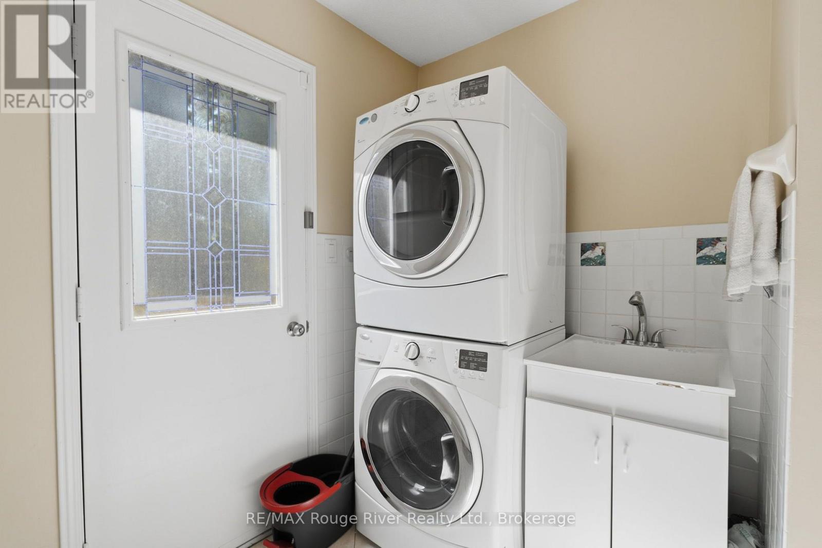 692 Avery Court, Oshawa, Ontario  L1K 1S8 - Photo 17 - E13646022