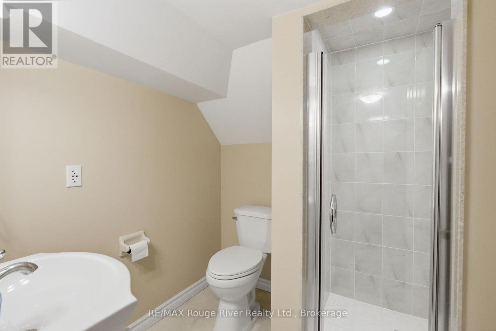 692 Avery Court, Oshawa, Ontario  L1K 1S8 - Photo 37 - E13646022