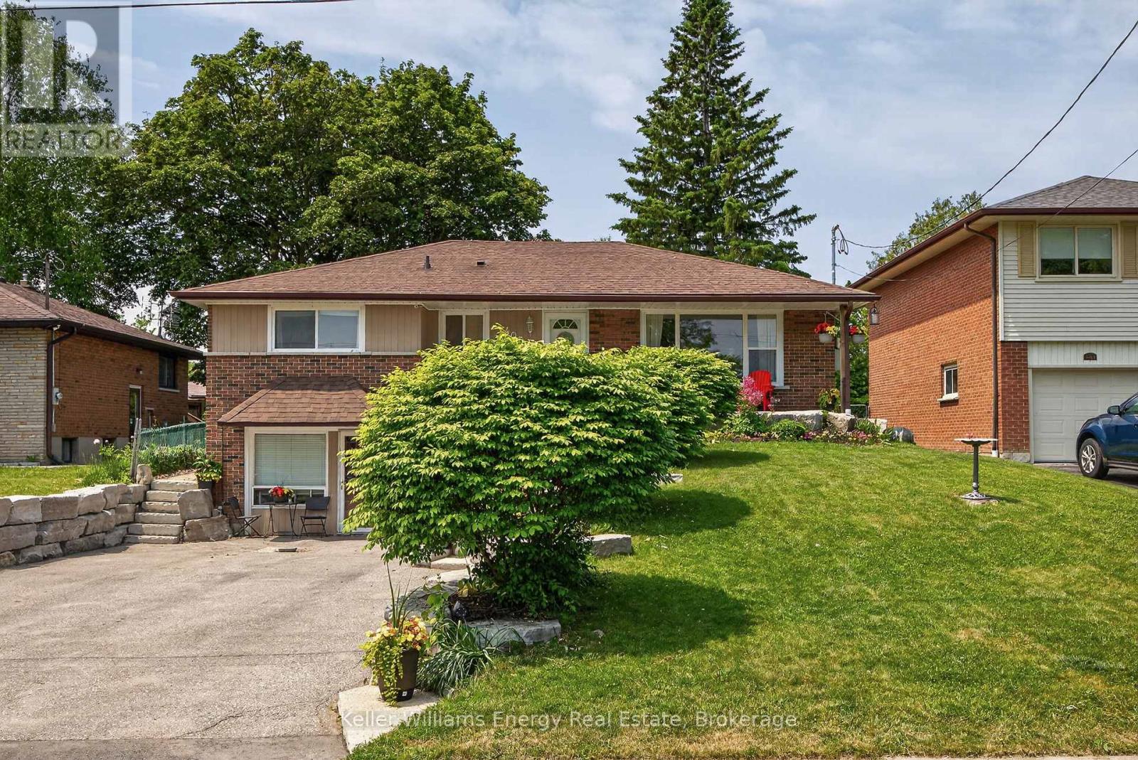 405 BERNHARD CRESCENT, Oshawa, Ontario